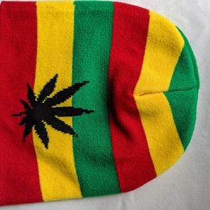 NEW STRIPED KNIT HAT